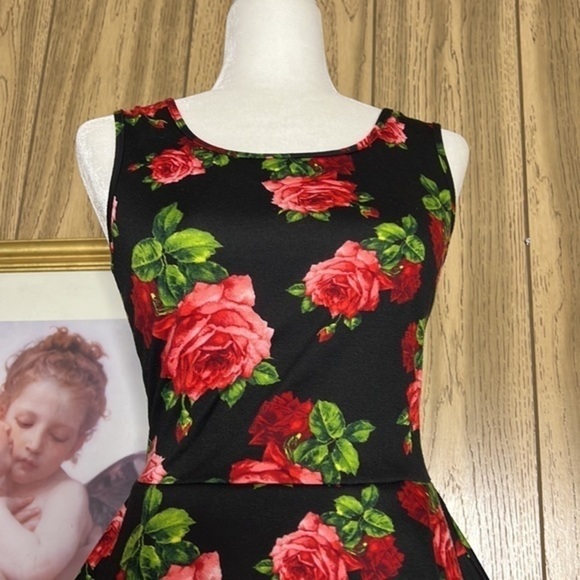 NOBLE DRESS - Picture 3 of 17